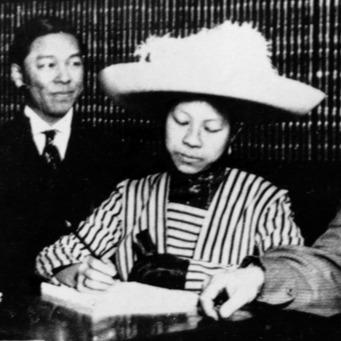 Clara_Elizabeth_Chan_Lee_voting_in_1911